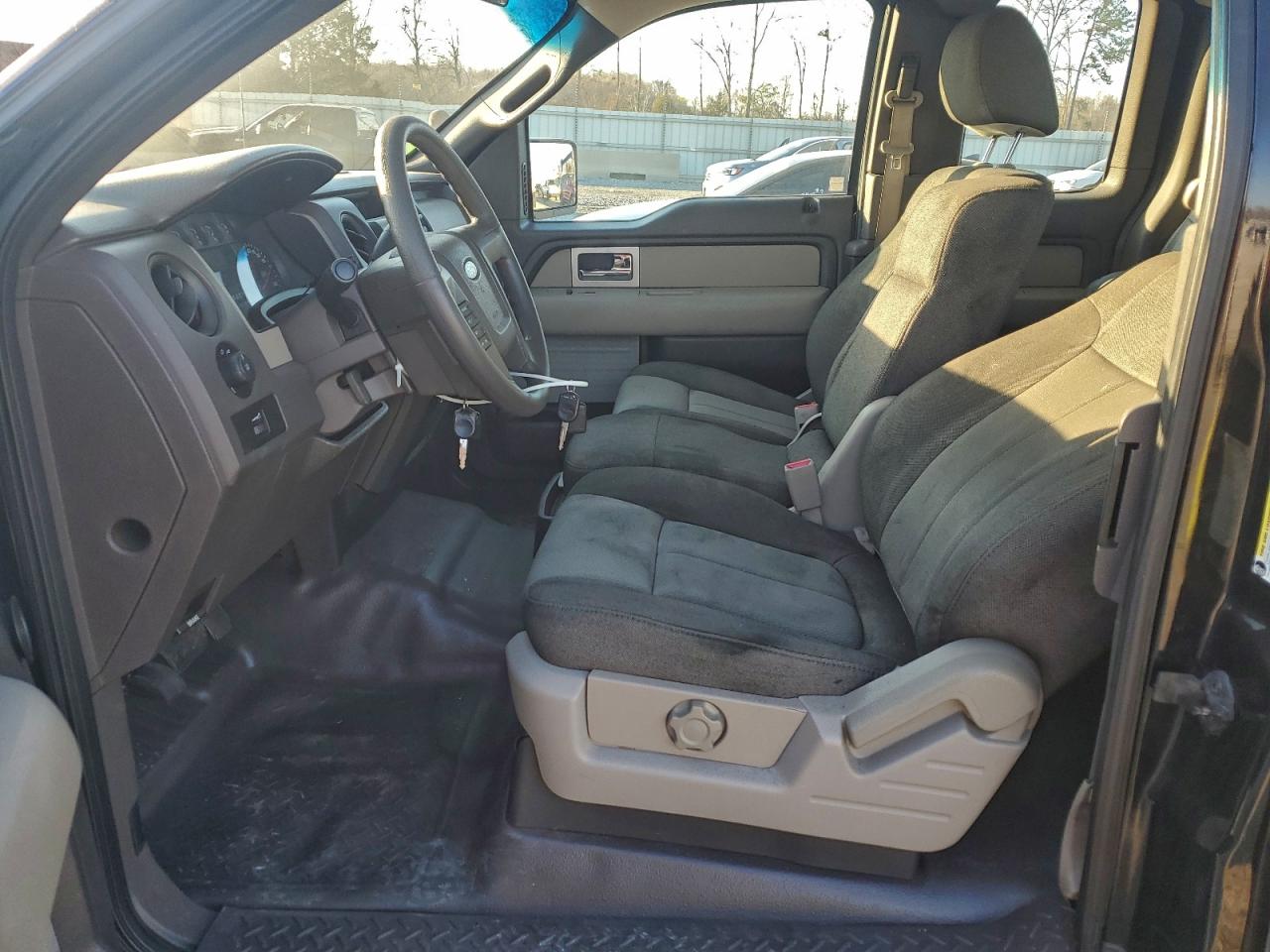 Ford F-150 Super Cab Image 8