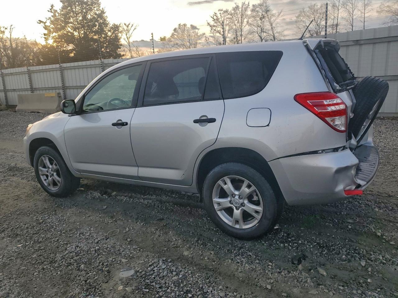 Toyota RAV4 Image 11