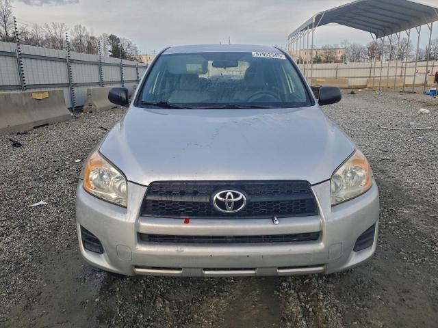 Toyota RAV4 Image 4