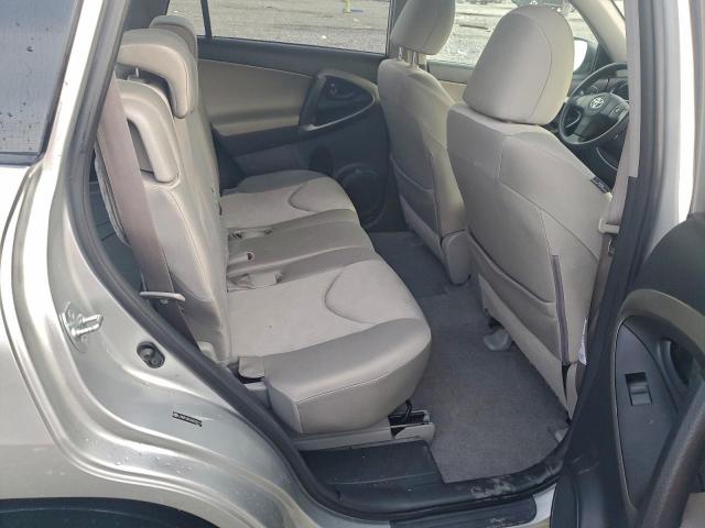 Toyota RAV4 Image 12