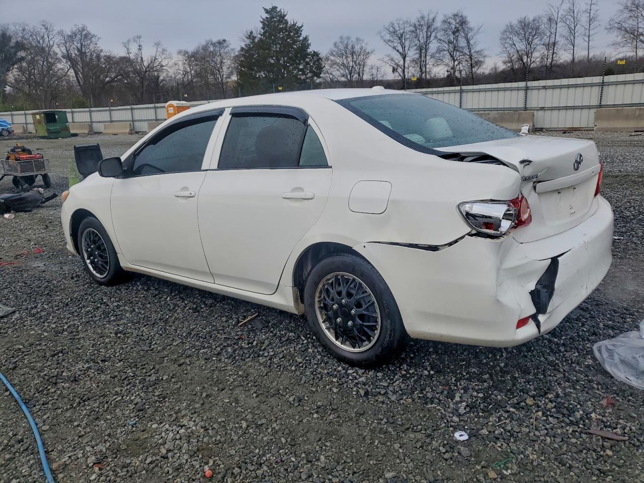 Toyota Corolla Base Image 5