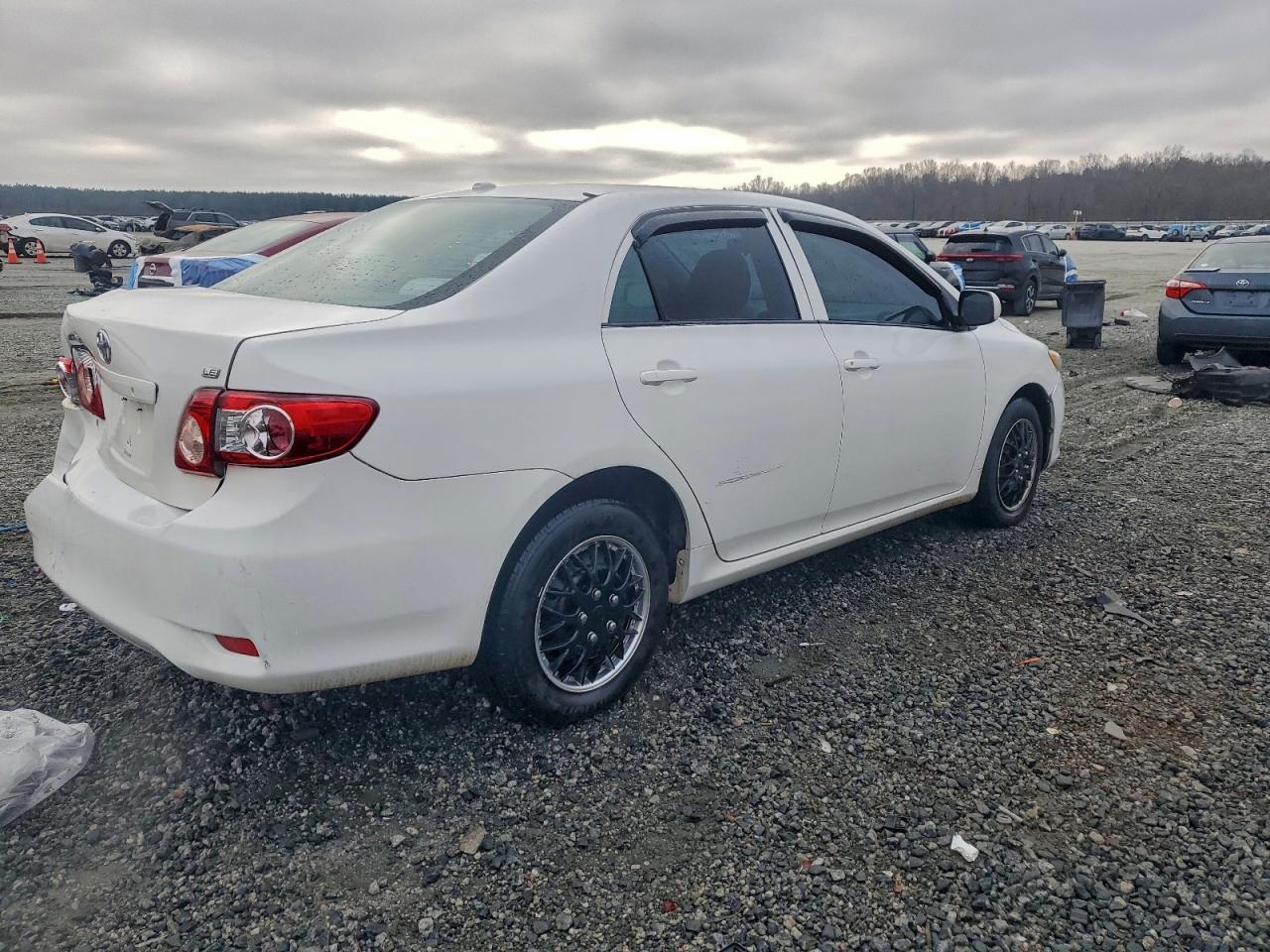 Toyota Corolla Base Image 6