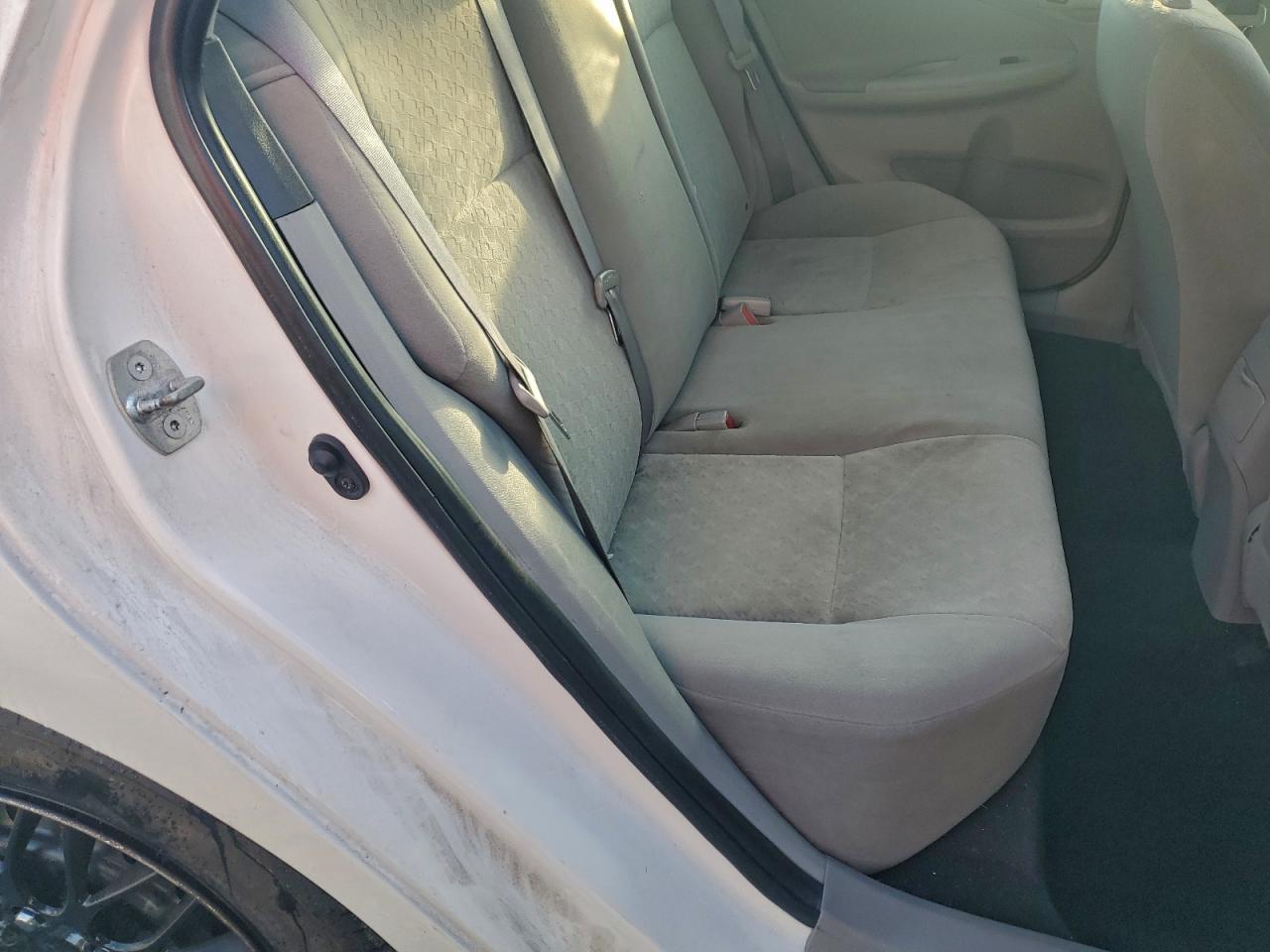 Toyota Corolla Base Image 8