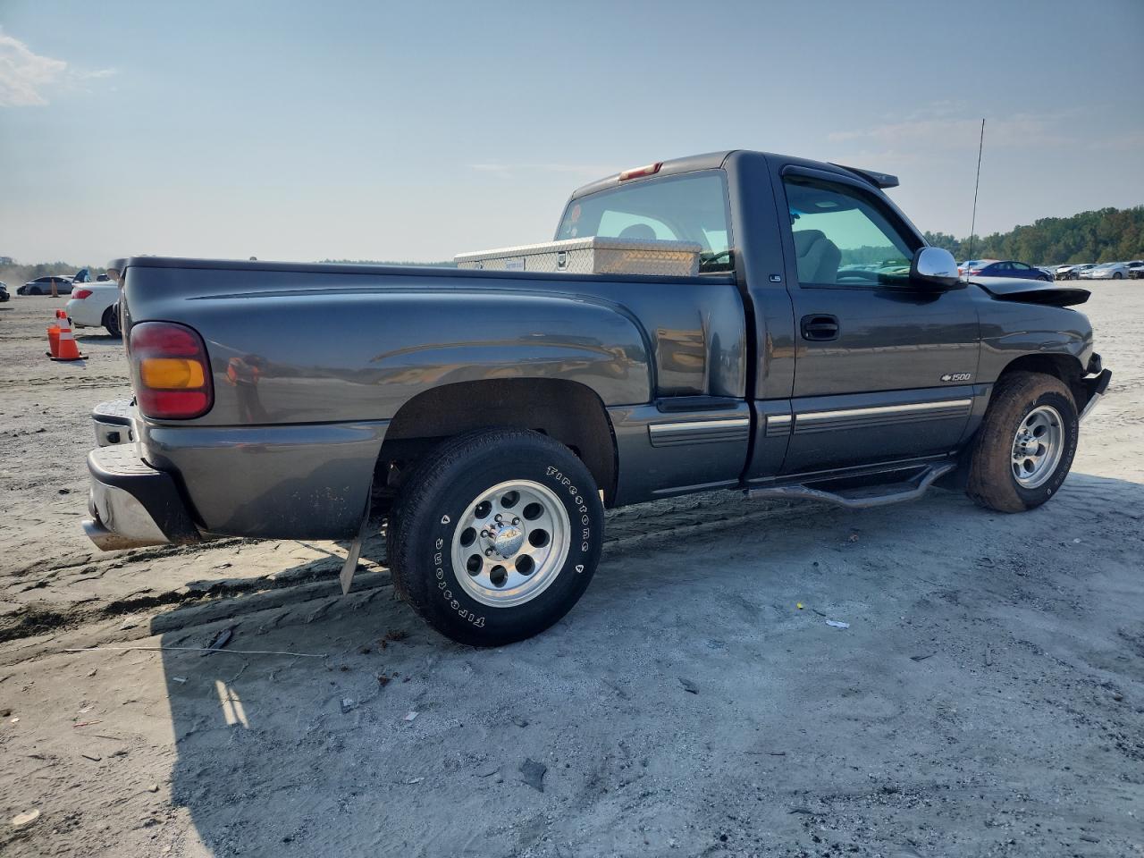 Chevrolet Silverado C1500 Image 4