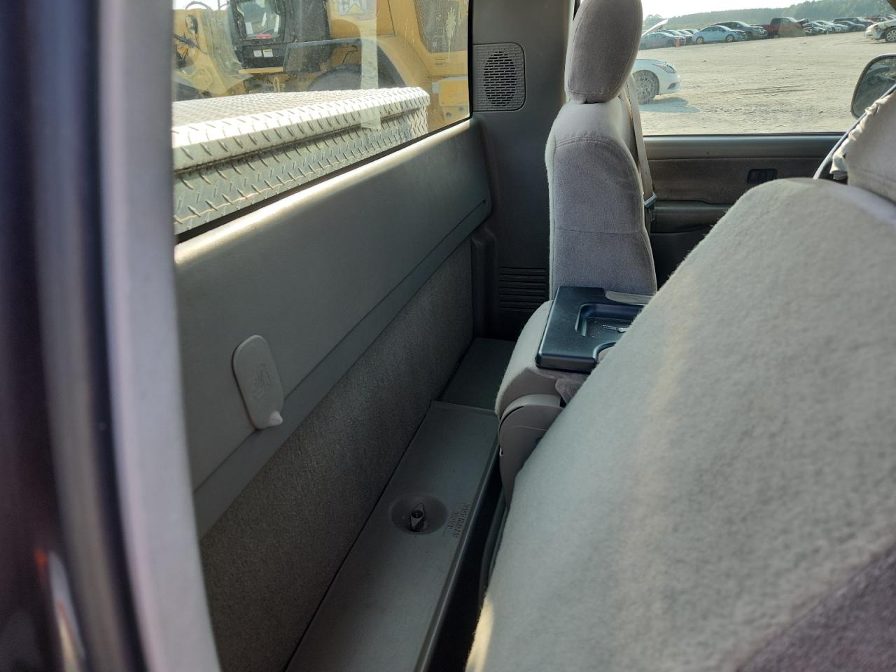 Chevrolet Silverado C1500 Image 11