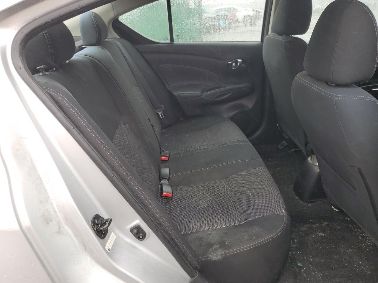 Nissan Versa S Image 2