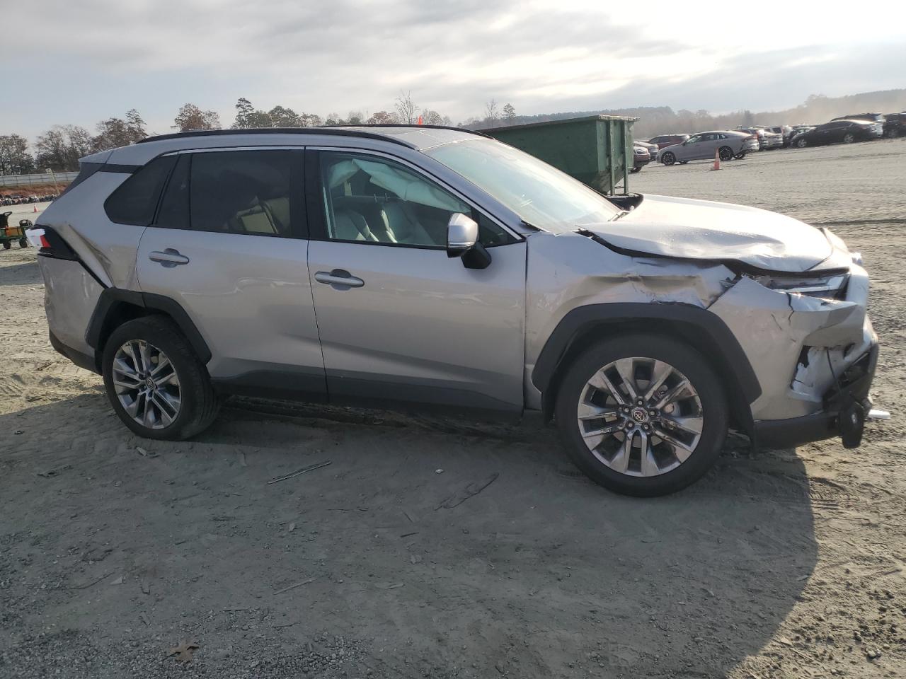 Toyota RAV4 Xle Premium Image 4