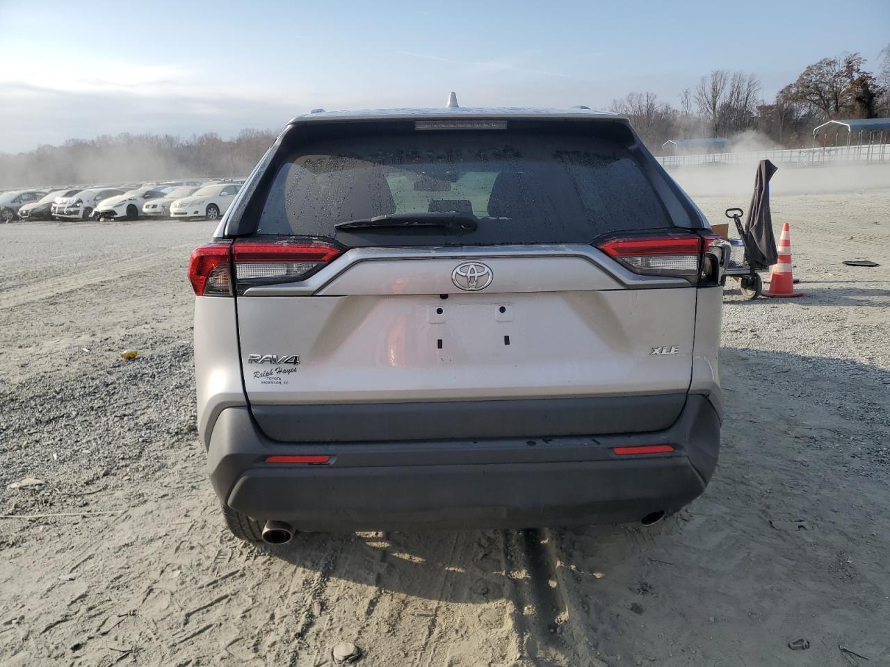 Toyota RAV4 Xle Premium Image 6