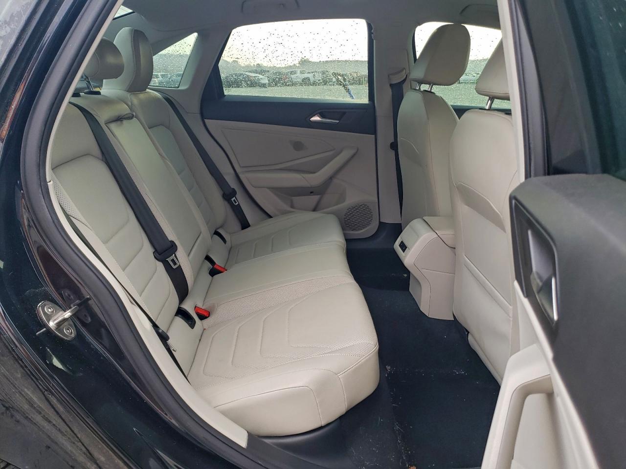 Volkswagen Jetta Sel Premium Image 3