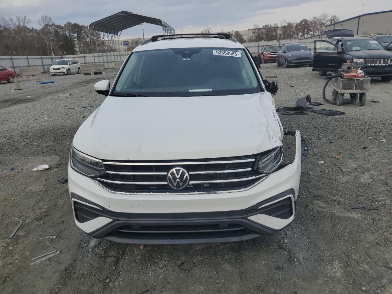 Volkswagen Tiguan S Image 5