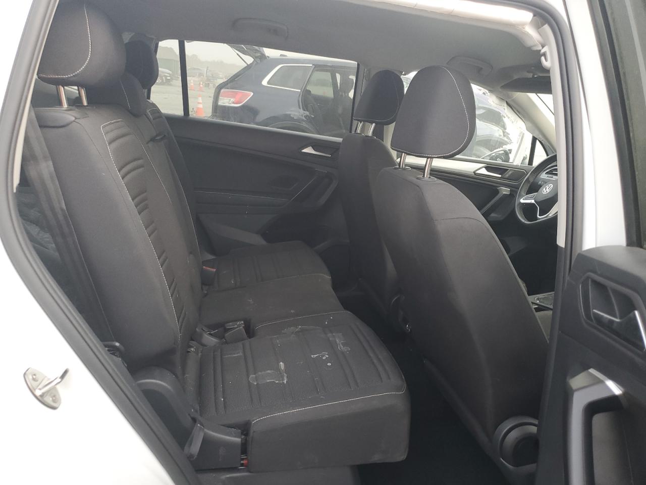 Volkswagen Tiguan S Image 12