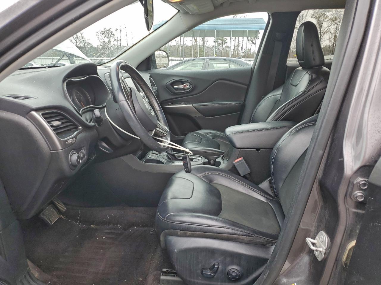 Jeep Grand Cherokee Latitude Plus Image 6