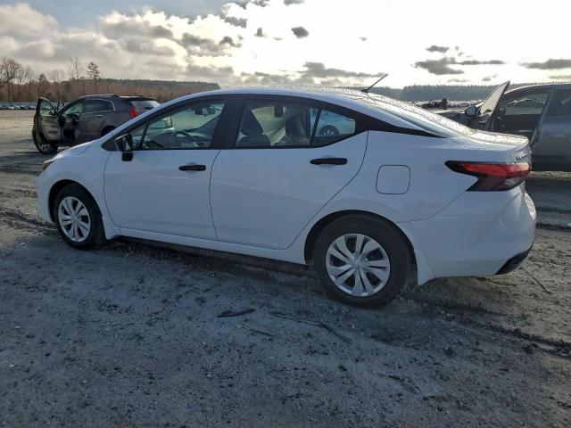 Nissan Versa S Image 2