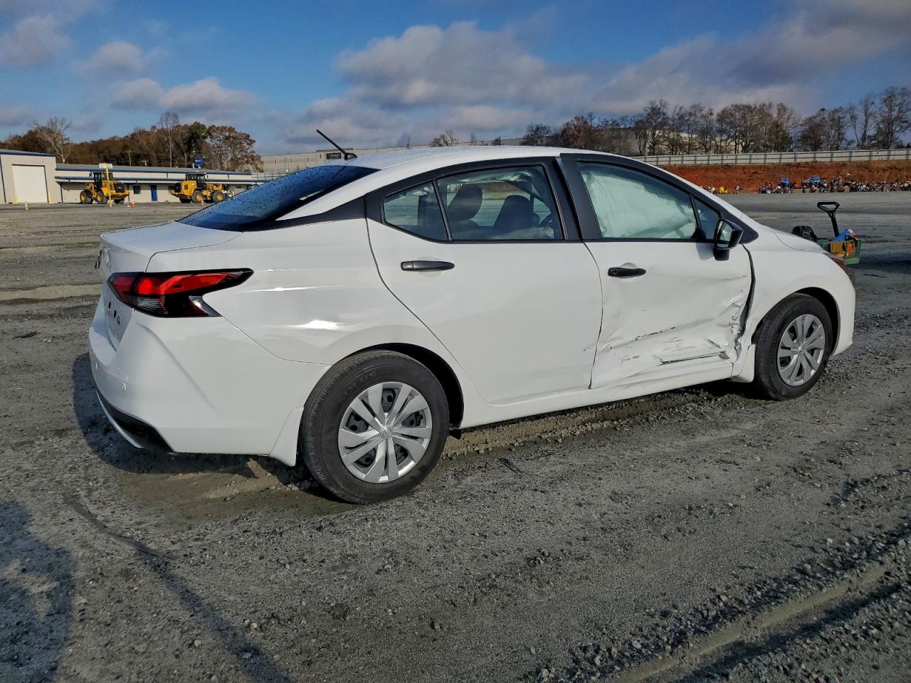 Nissan Versa S Image 3