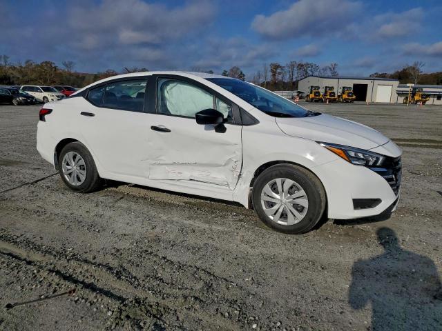 Nissan Versa S Image 5