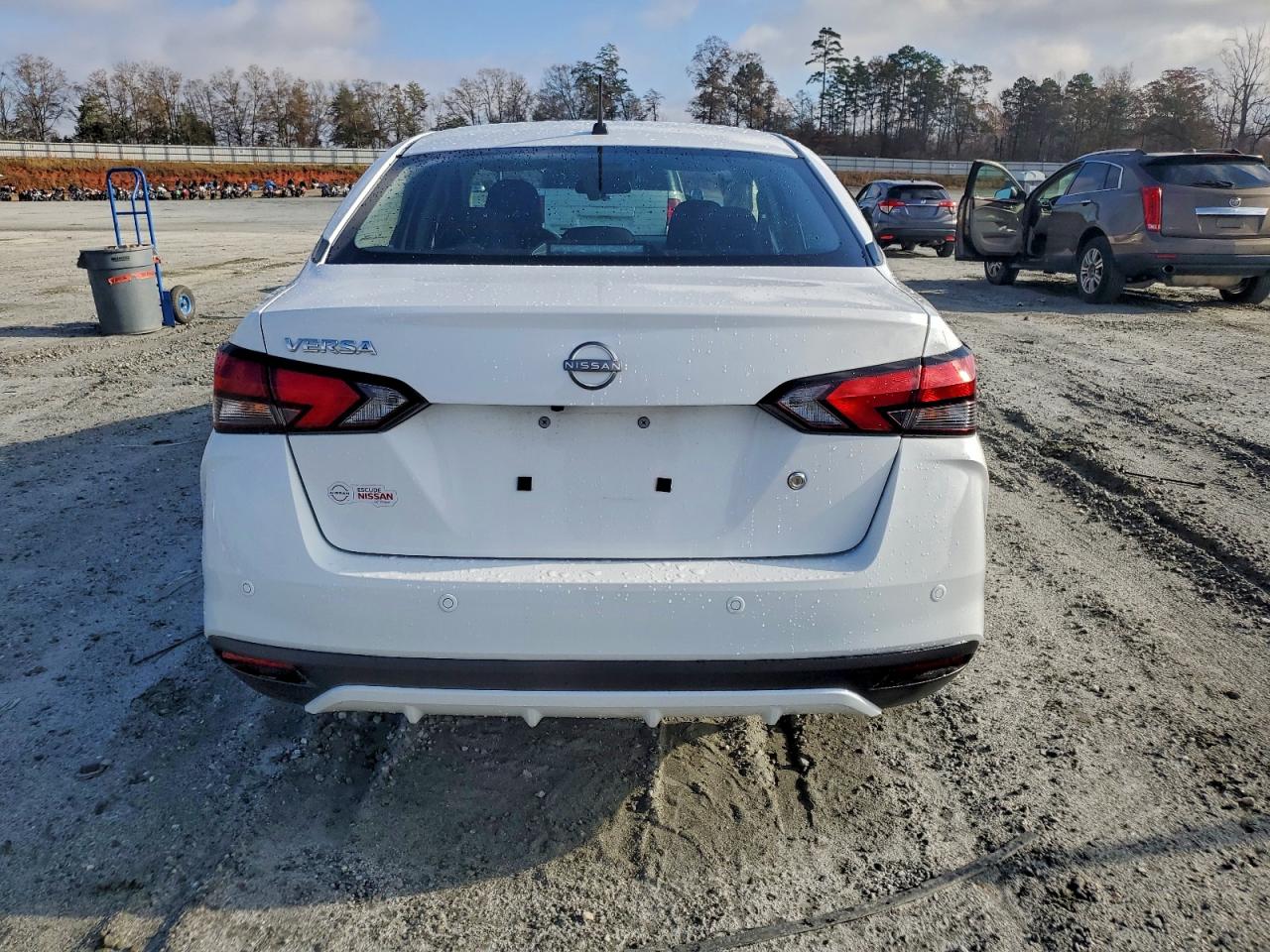 Nissan Versa S Image 8