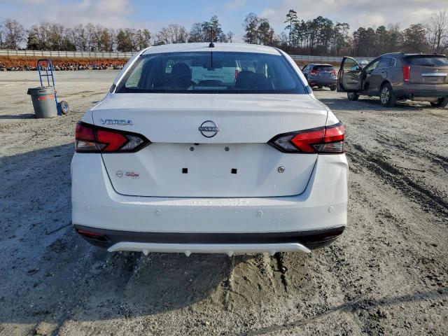 Nissan Versa S Image 8