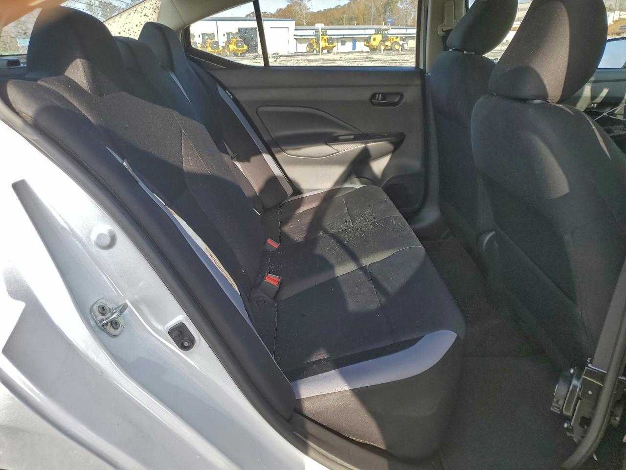 Nissan Versa S Image 4