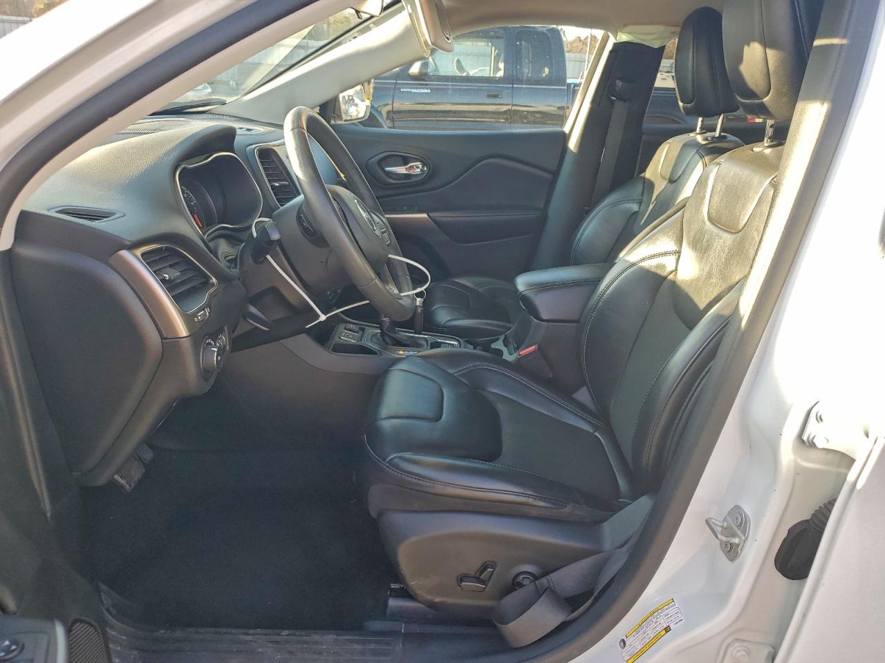 Jeep Grand Cherokee Latitude Plus Image 3