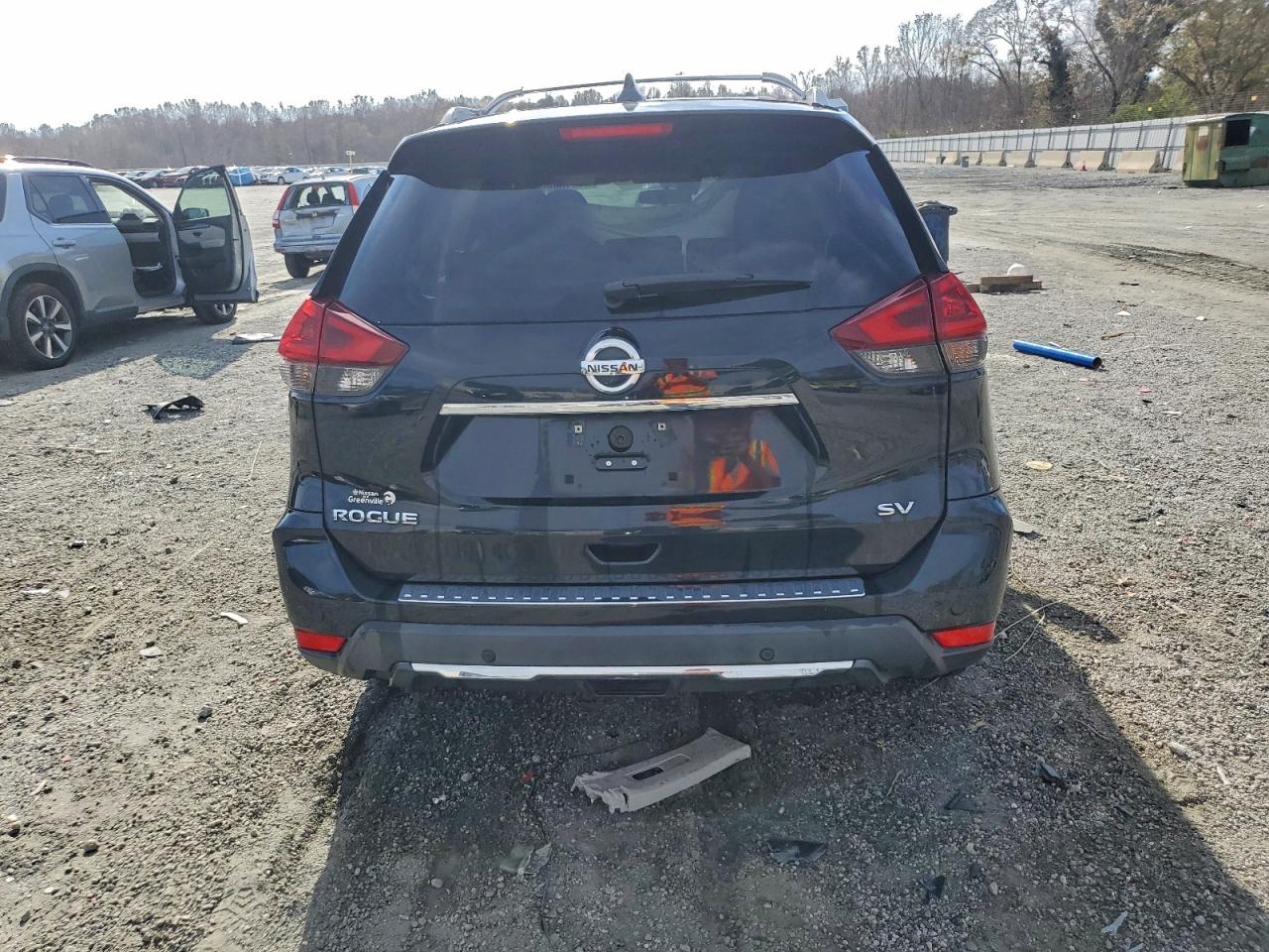 Nissan Rogue S Image 7