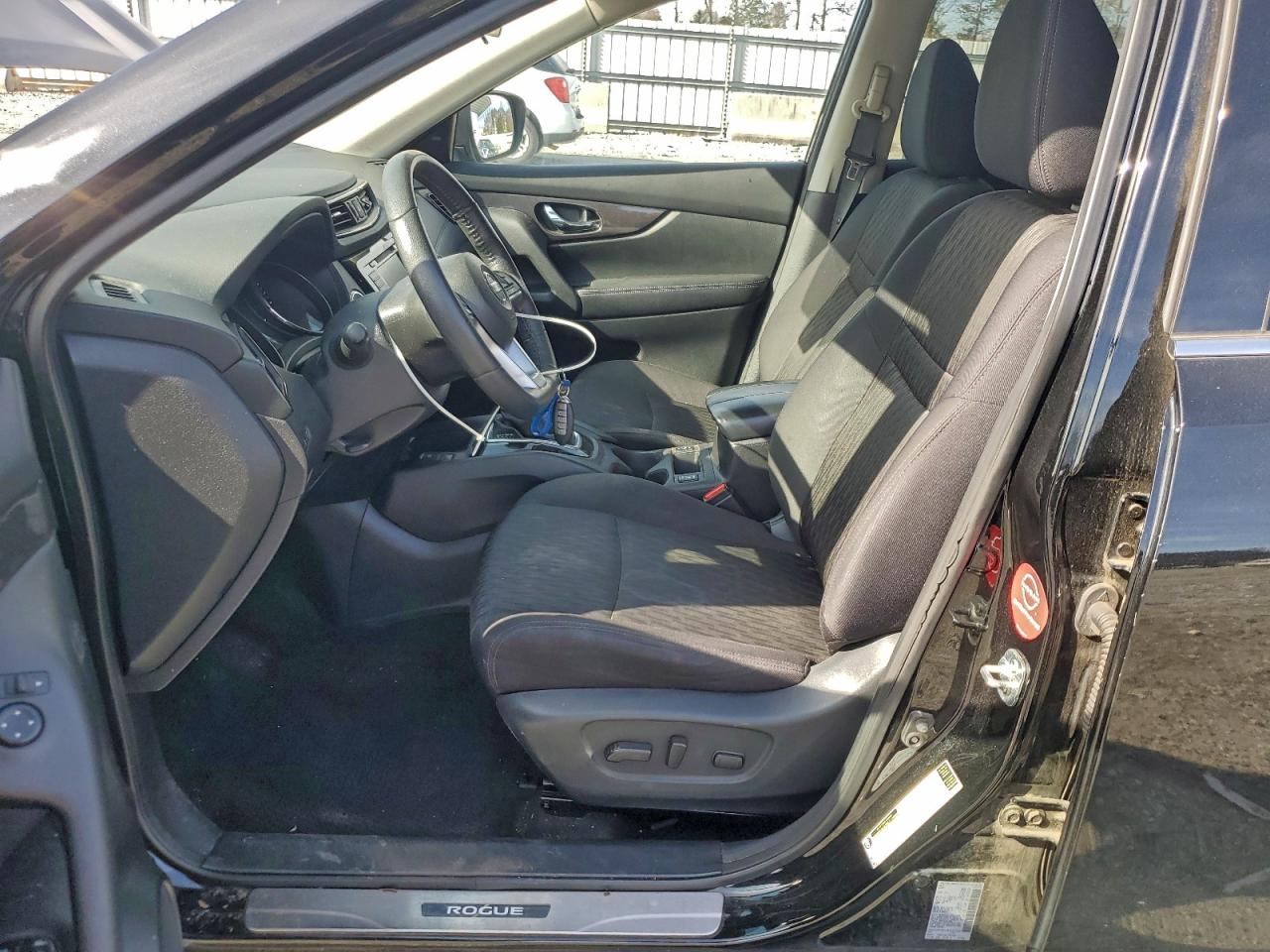 Nissan Rogue S Image 3