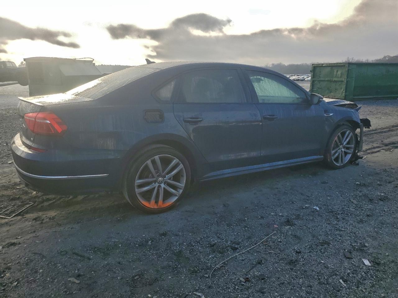 Volkswagen Passat S Image 3