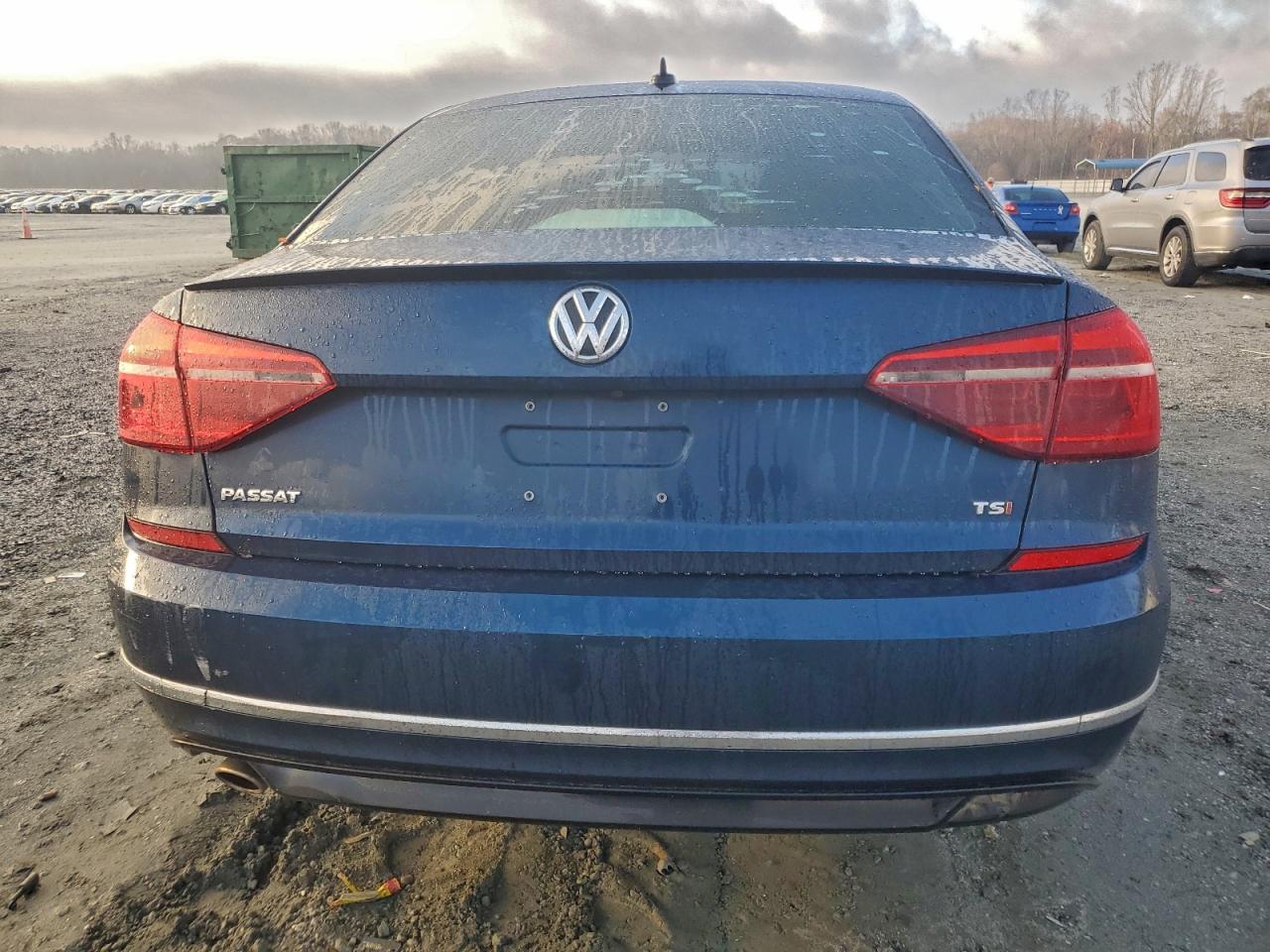 Volkswagen Passat S Image 6