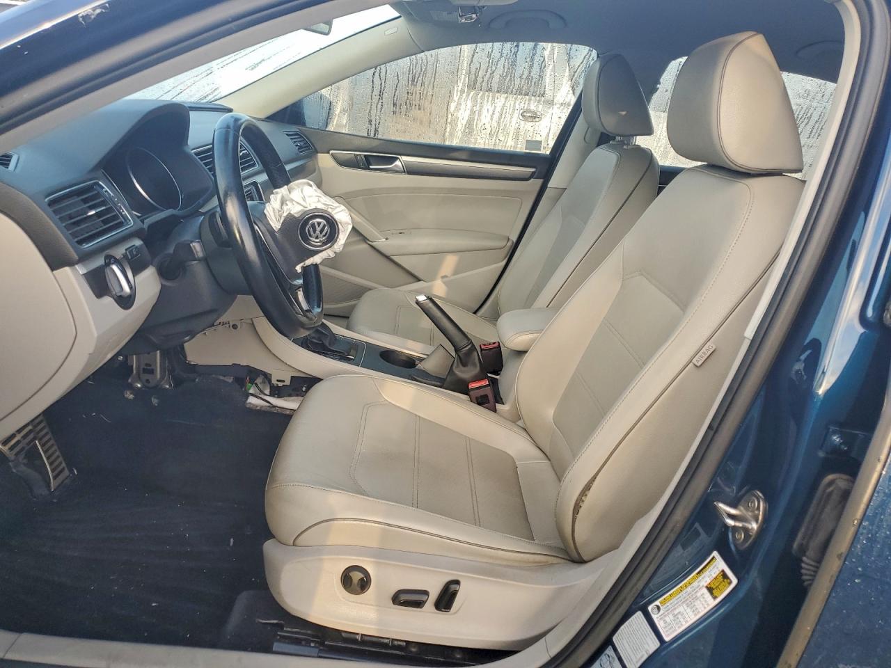 Volkswagen Passat S Image 5