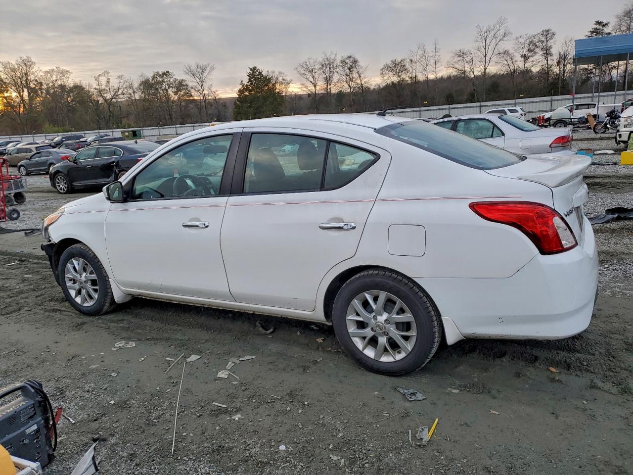 Nissan Versa S Image 5