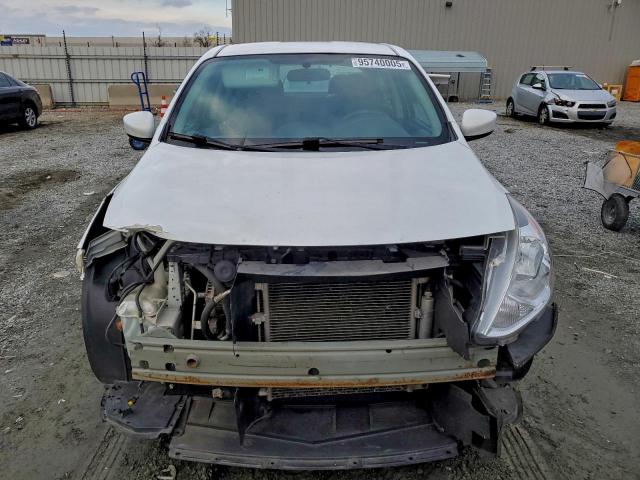Nissan Versa S Image 10