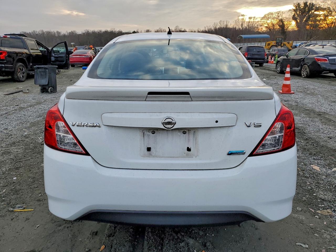 Nissan Versa S Image 11