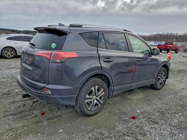 Toyota RAV4 Le Image 4