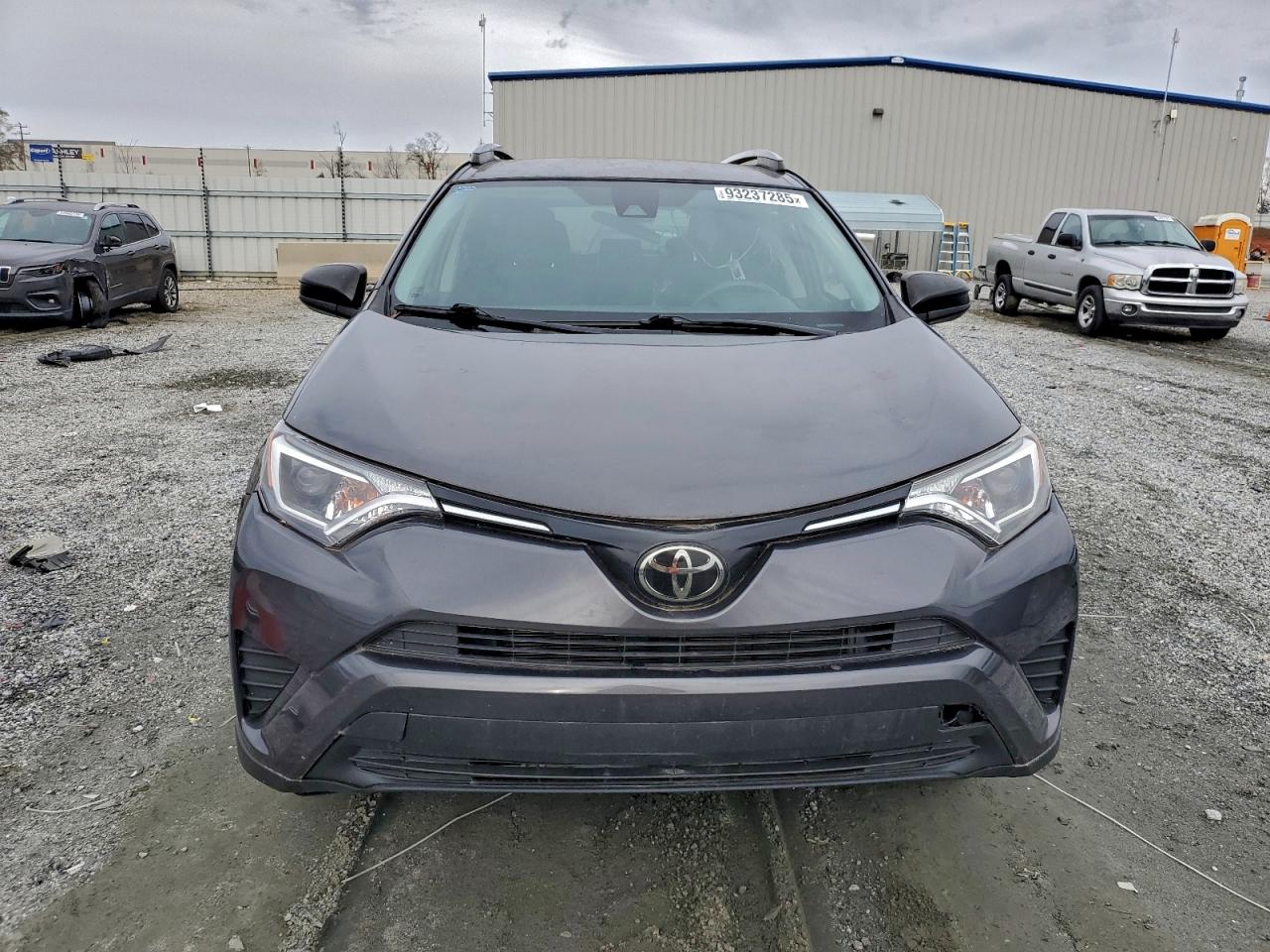Toyota RAV4 Le Image 3