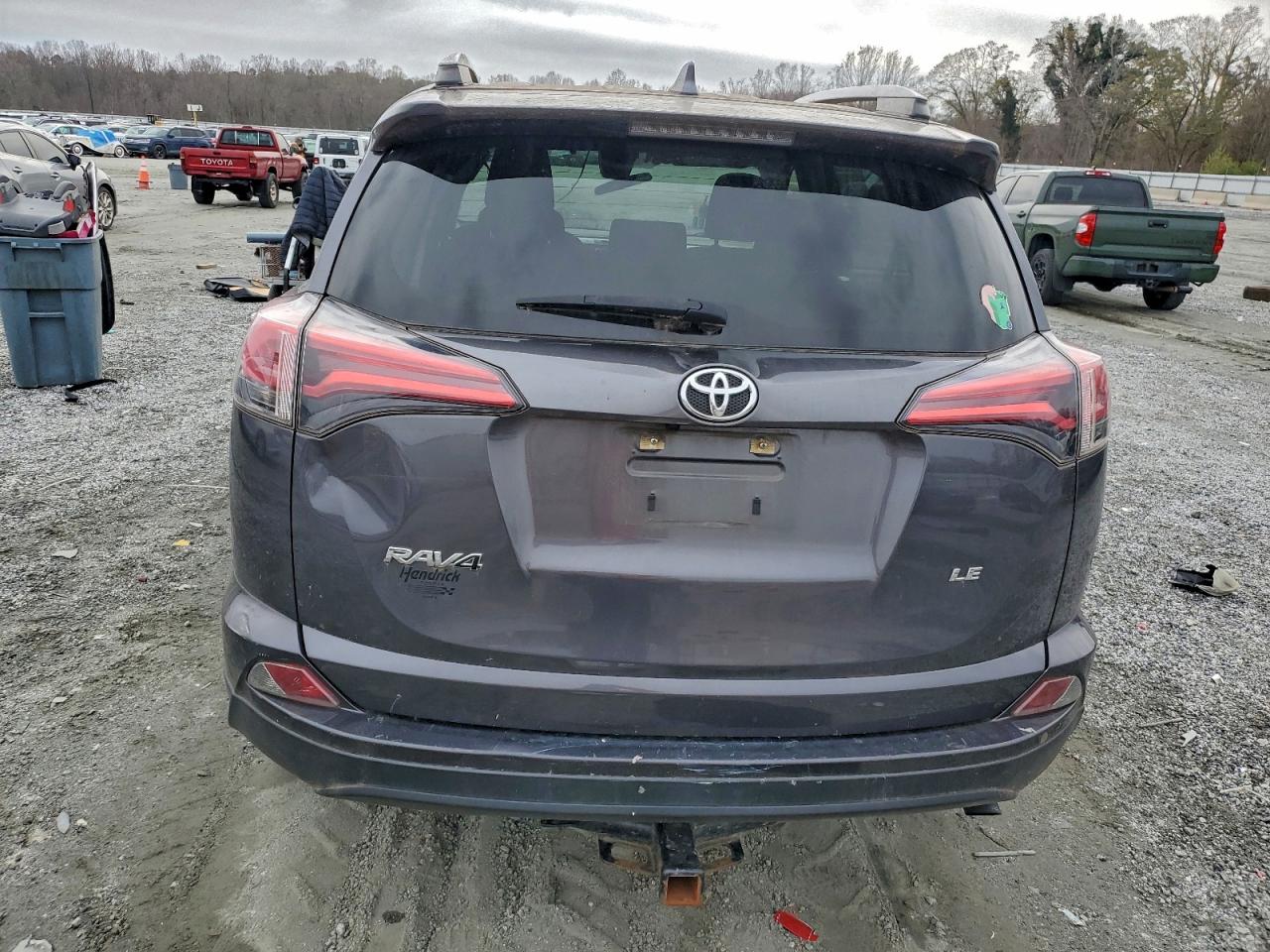 Toyota RAV4 Le Image 6