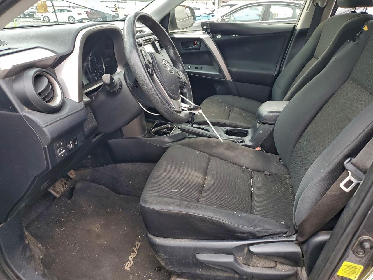 Toyota RAV4 Le Image 7