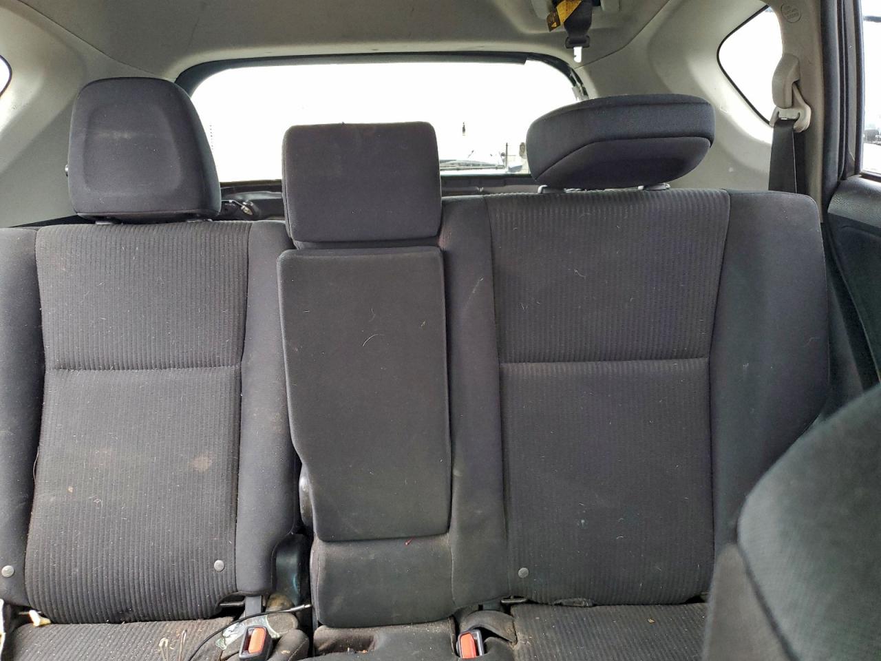 Toyota RAV4 Le Image 13