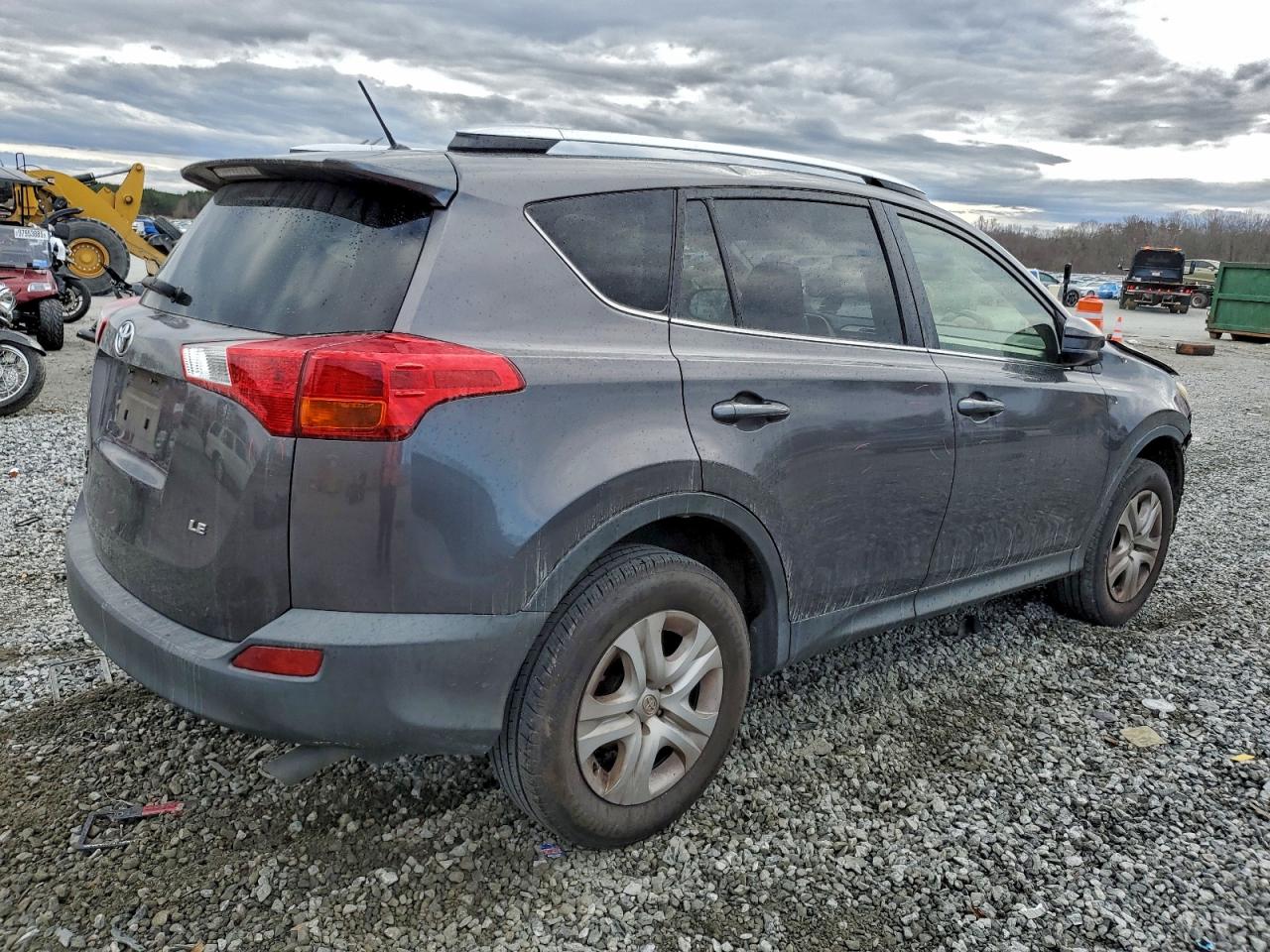 Toyota RAV4 Le Image 9