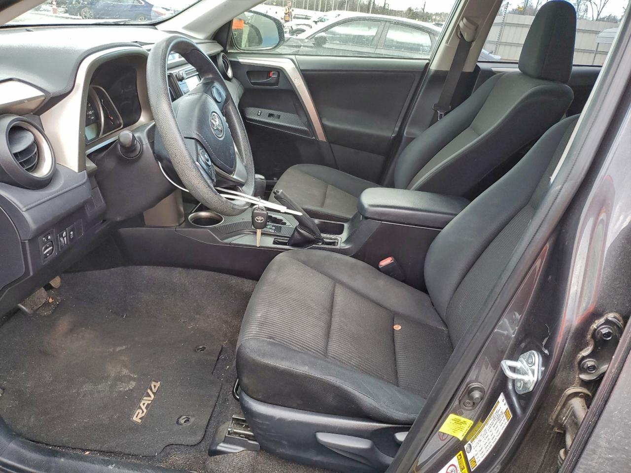 Toyota RAV4 Le Image 5