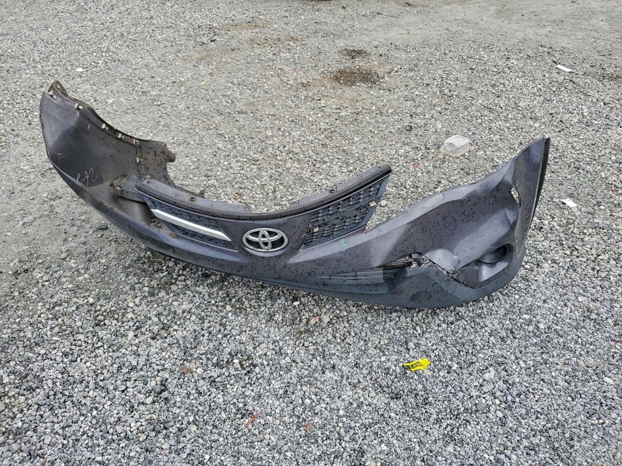 Toyota RAV4 Le Image 10