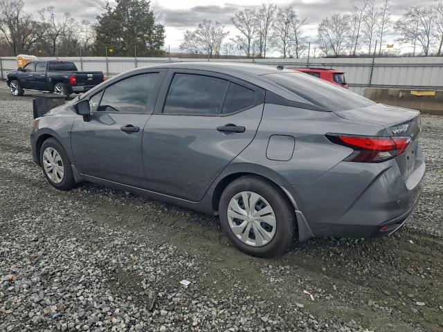 Nissan Versa S Image 3