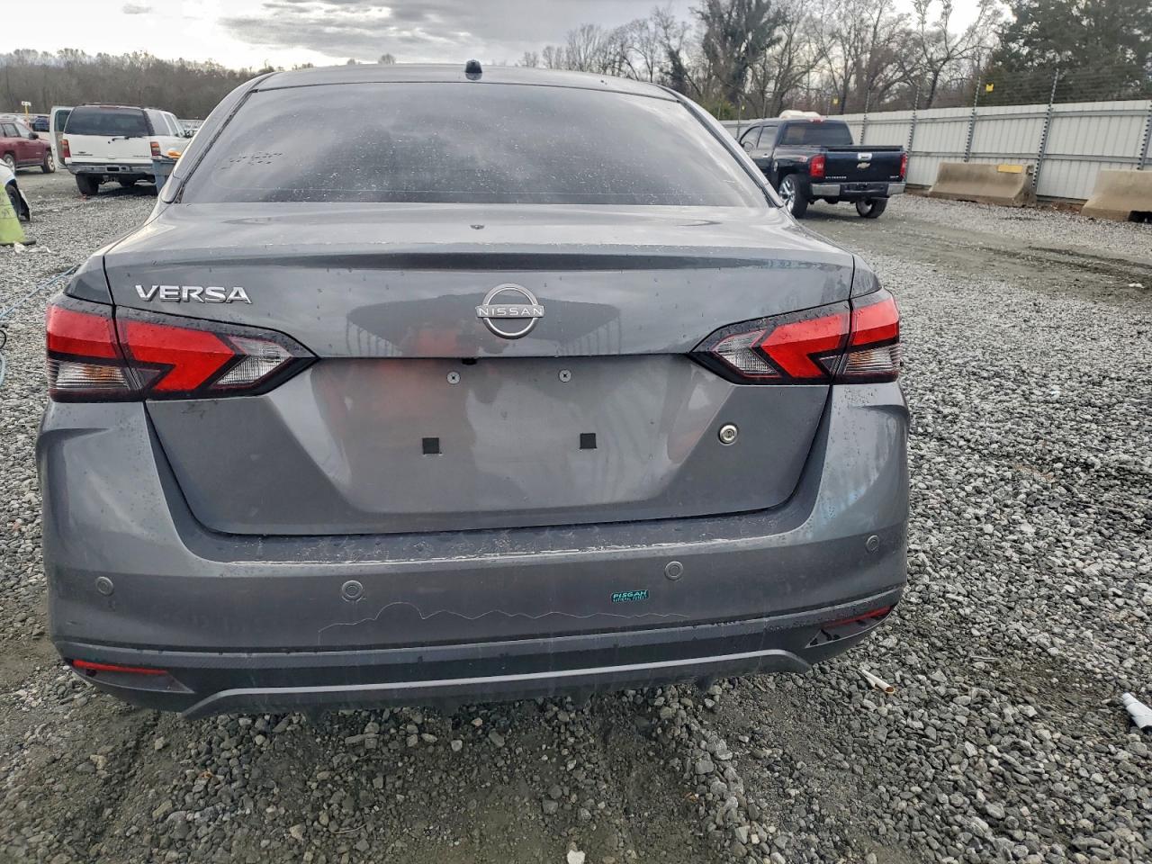 Nissan Versa S Image 4