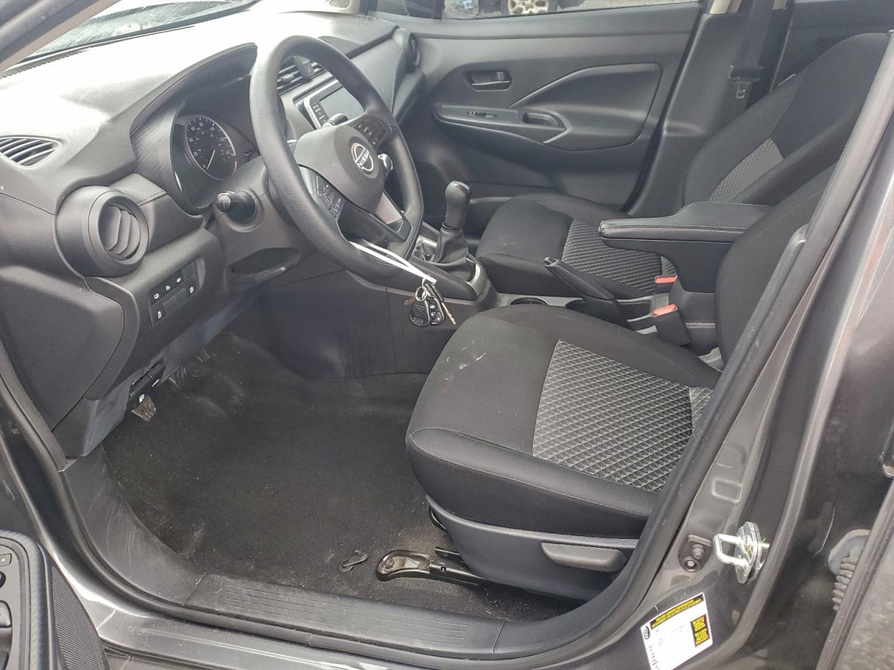 Nissan Versa S Image 9