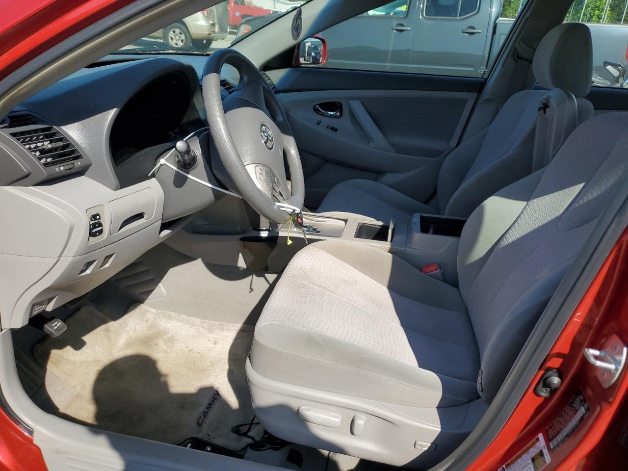Toyota Camry Base Image 6