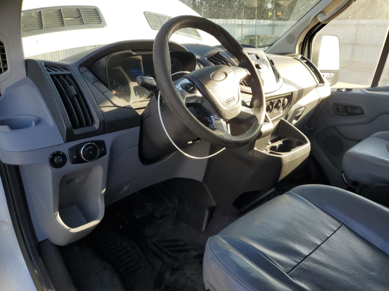 Ford Transit T-250 Image 7