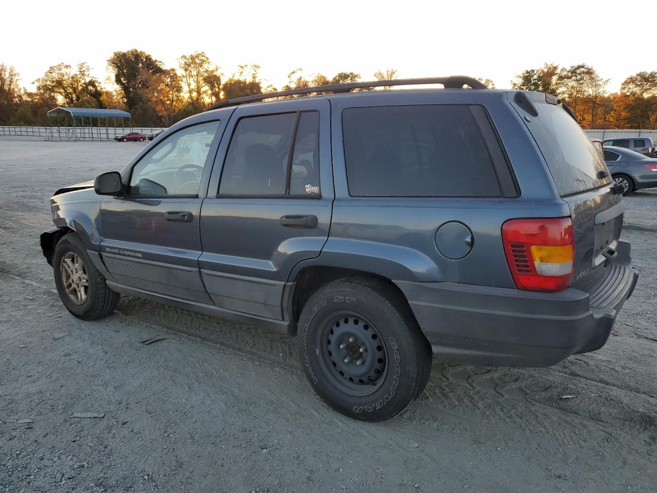 Jeep Grand Cherokee Laredo Image 2