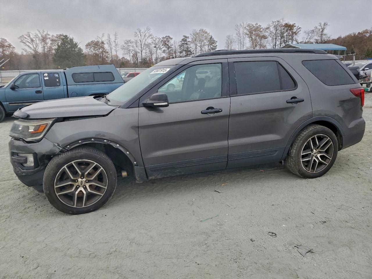 Ford Explorer Sport Image 1