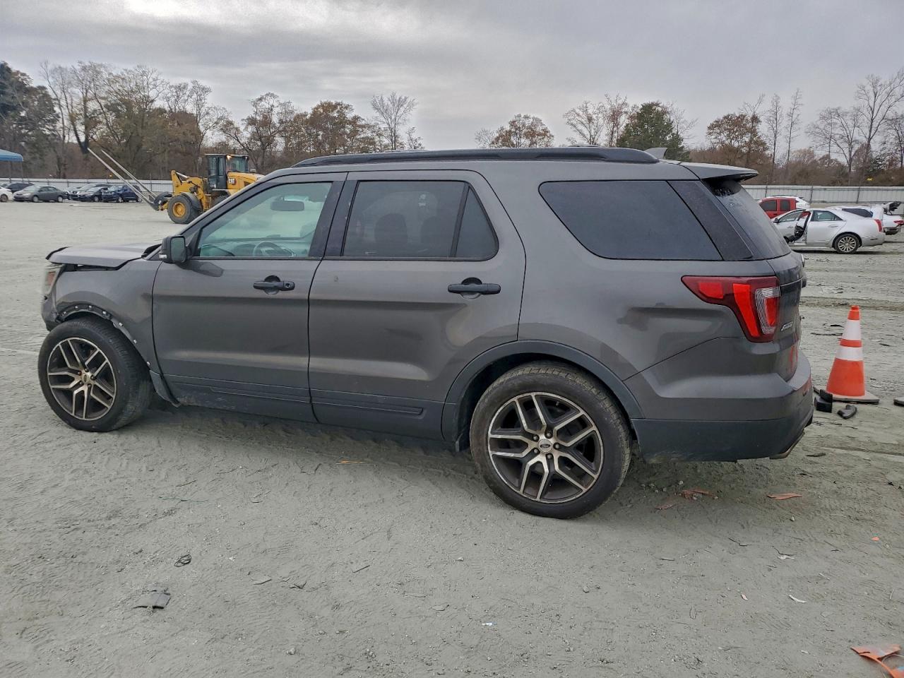 Ford Explorer Sport Image 2