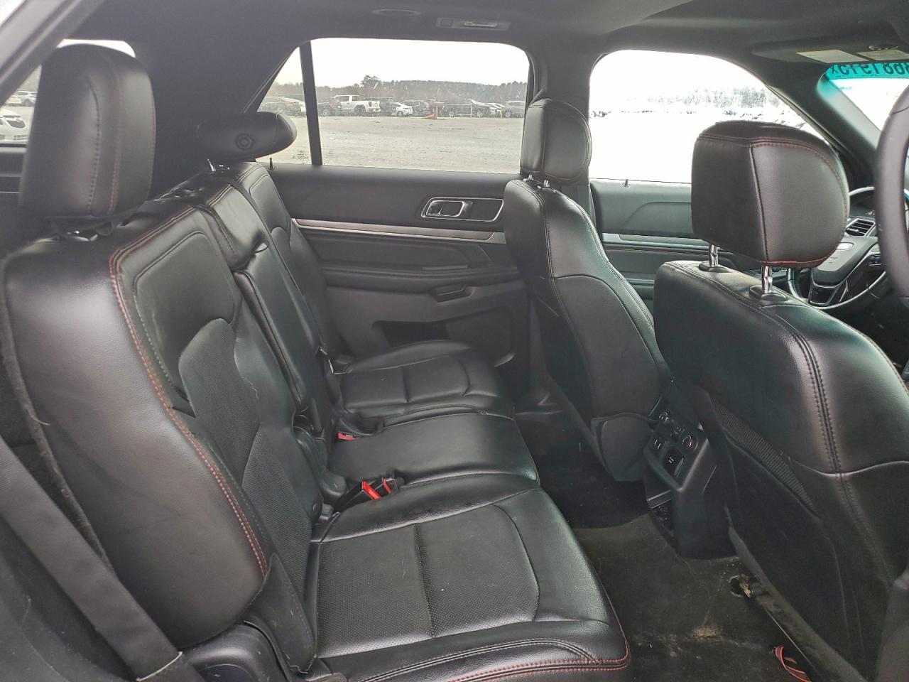 Ford Explorer Sport Image 13