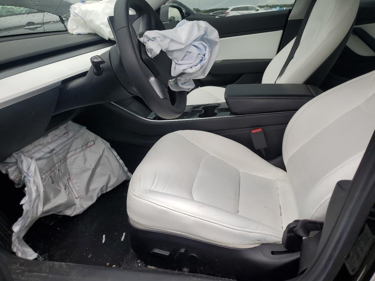 Tesla Model 3 Image 9