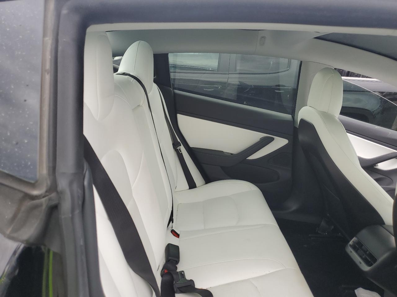 Tesla Model 3 Image 13